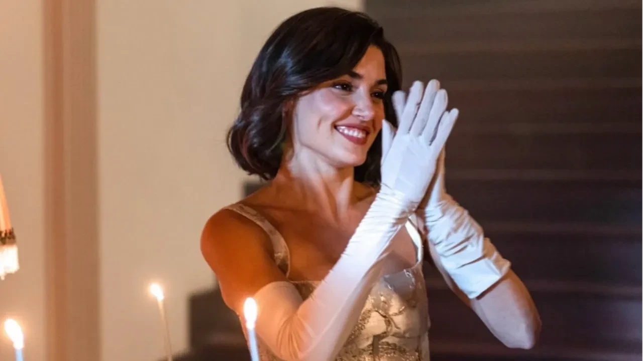 Hande Erçel'den Hakan Sabancı'ya ince gönderme! Pastanın üstündeki yazı dikkat çekti 