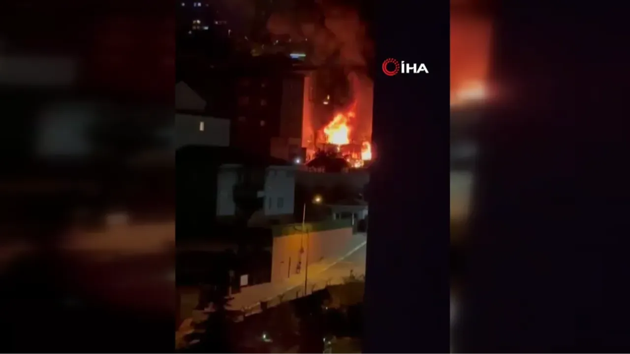 Küçükçekmece’de geri dönüşüm tesisi alev alev yandı!