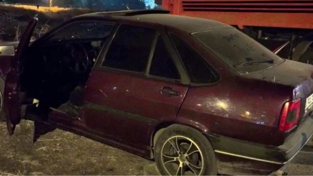 Otomobil içi kan gölüne döndü! Araç içinde birbirlerini bıçakladılar