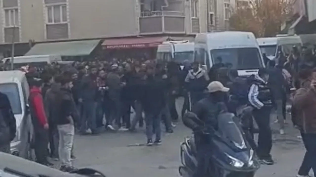 Parke ve çekiçlerle iki aile birbirine saldırdı! Silah sesleri mahalleliyi ayağa kaldırdı