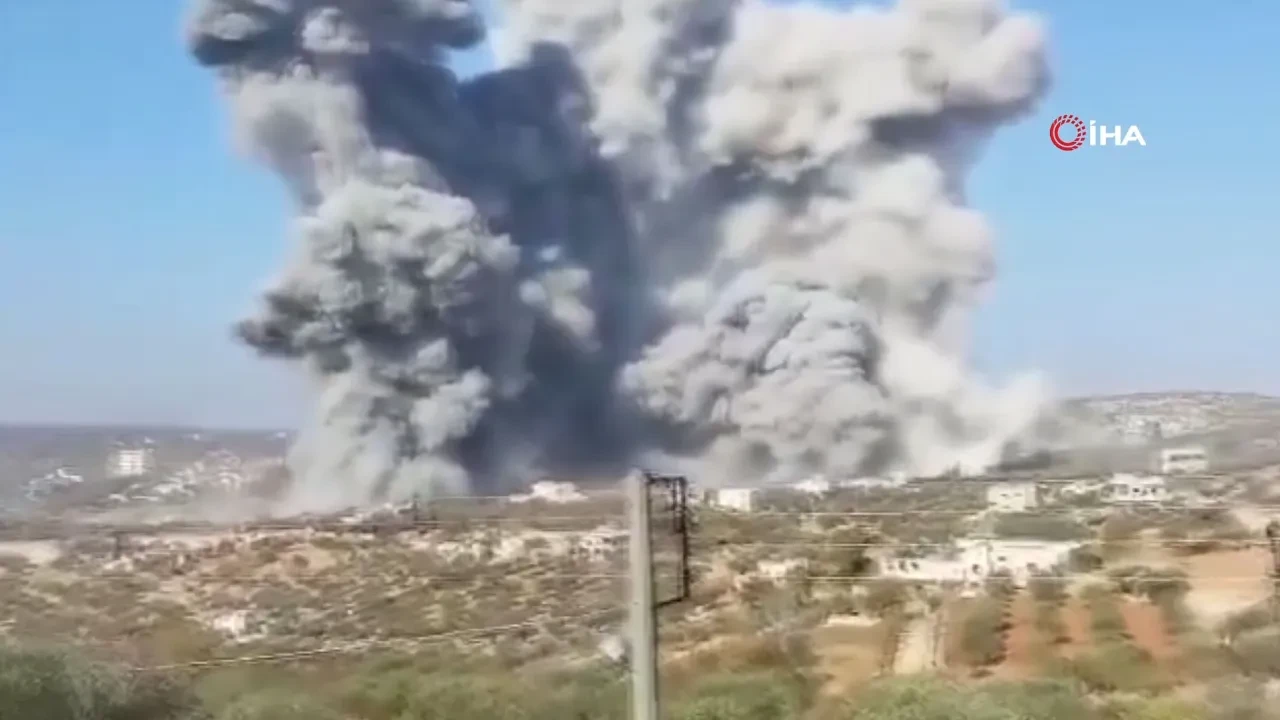 Şehir adeta havaya uçtu! İdlib'de şiddetli patlama