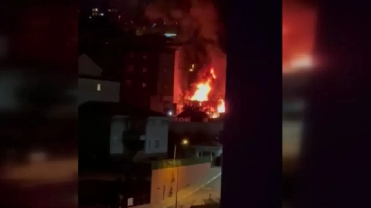Son dakika... Küçükçekmece'de fabrika yangını: Çok sayıda itfaiye sevk edildi