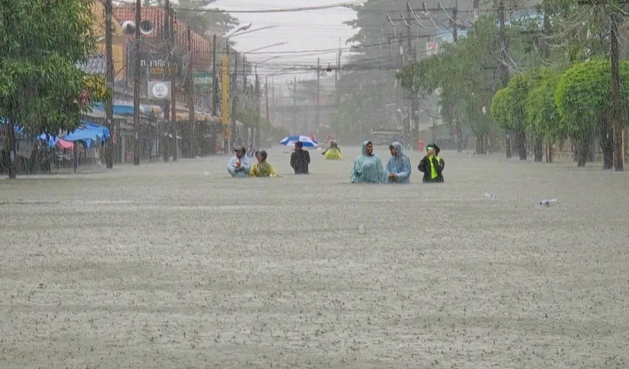 Tayland'da sel kabusu! Olağanüstü hal ilan edildi
