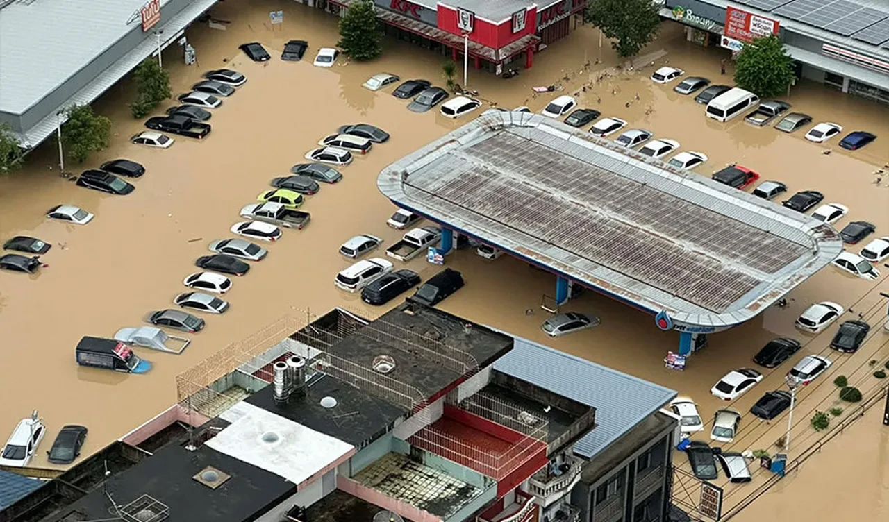 Tayland'da sel kabusu! Olağanüstü hal ilan edildi