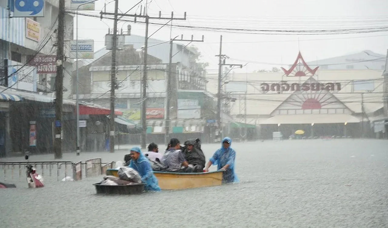 Tayland'da sel kabusu! Olağanüstü hal ilan edildi
