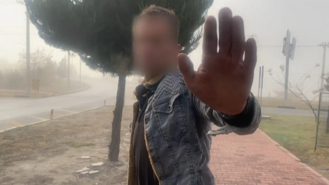 Ters şeride girdi araca vurdu durmadı! Gazeteciye 'Ayıp oluyor' diyerek tepki gösterdi