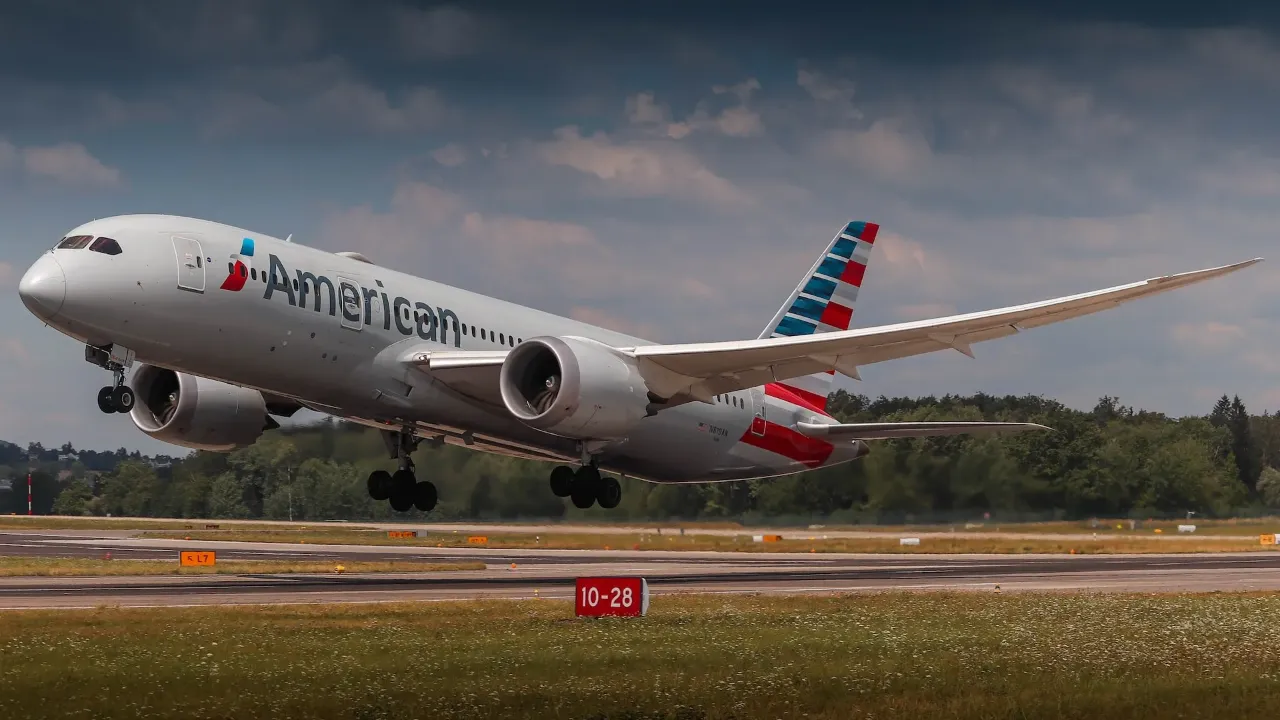 Uçakta 'keskin gaz kokusu' alarmı: 5 kişi hastaneye kaldırıldı