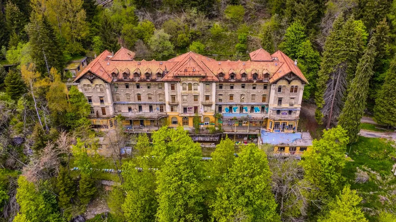 Ünlü 'terk edilmiş yer' satışa çıktı: 'Perili' denilen eski verem kliniğinin fiyatı belli oldu