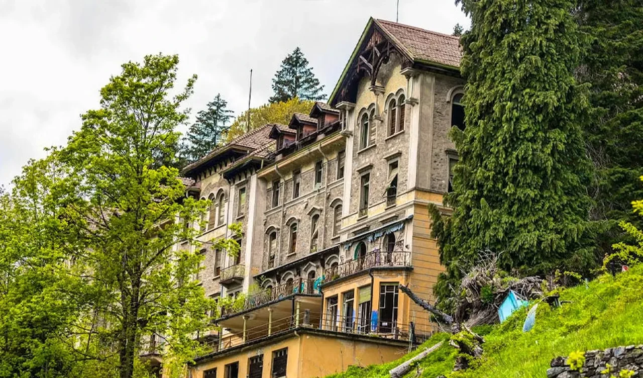 Ünlü 'terk edilmiş yer' satışa çıktı: 'Perili' denilen eski verem kliniğinin fiyatı belli oldu