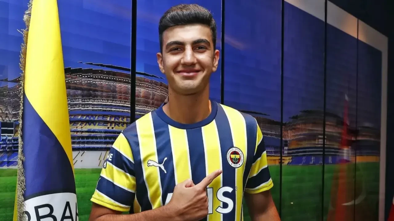 Yiğit Efe Demir kimdir, nereli, kaç yaşında? Fenerbahçe Ferençvaroş maçında oynayacağı açıklandı