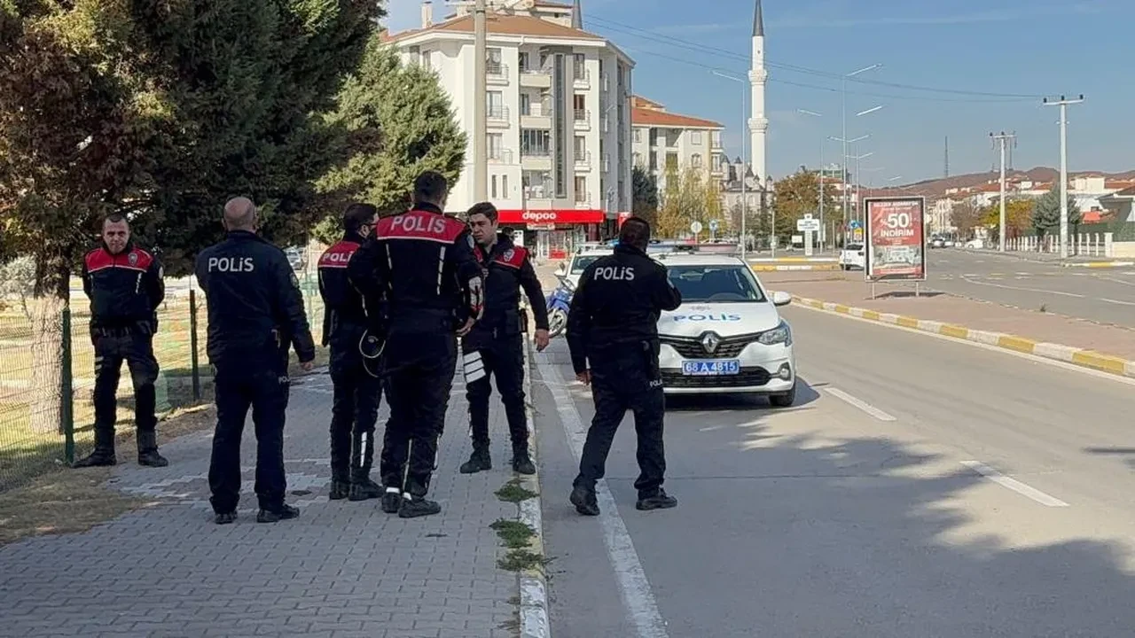 Aksaray'da dehşet! Parkta çocuklar 16 yaşındaki genci bıçakladı!