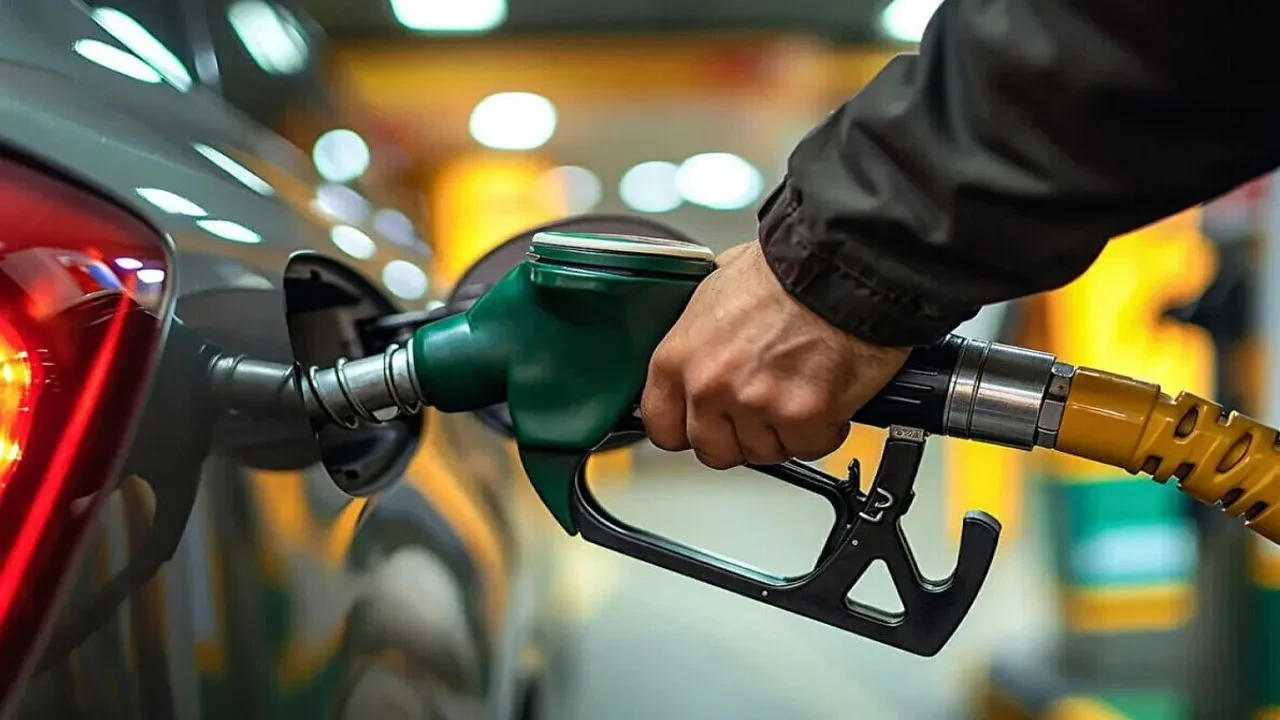 Araç sahipleri dikkat! Akaryakıta çifte indirim geliyor: Tarih belli oldu