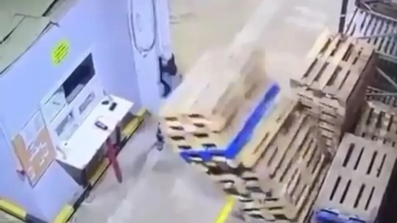 Bursa'da şaşkına çeviren olay! Kadın çalışan ölümden saniyelerle kurtuldu! 