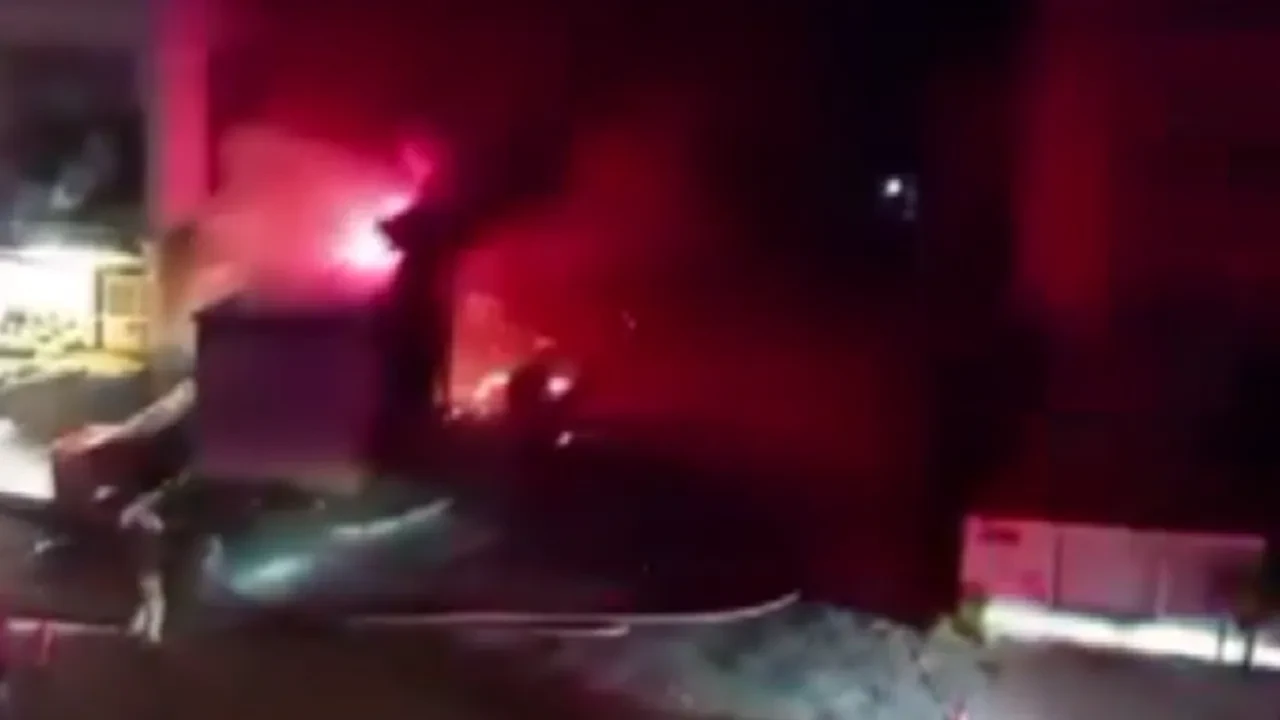 Büyükçekmece’de elektrik trafosunda patlama: Bölgede elektrik kesintisi yaşandı