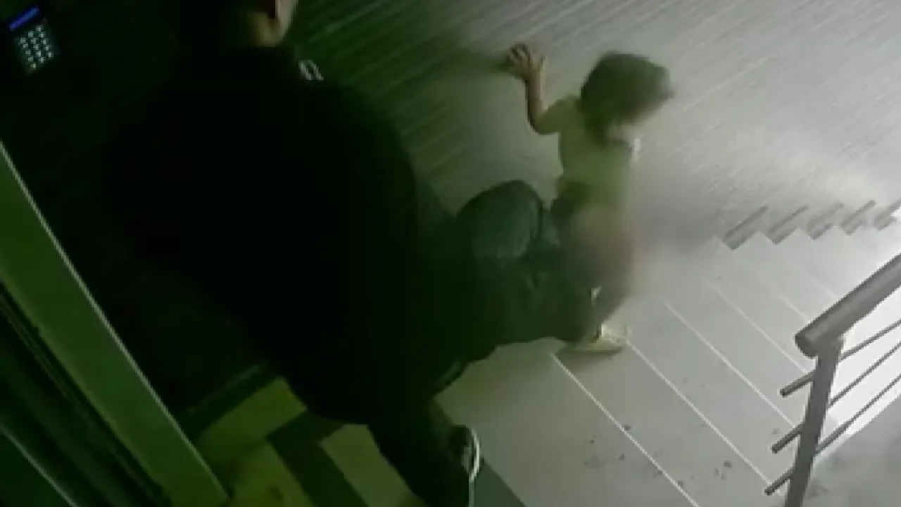 Çocuğuna tekme atan babanın cezası belli oldu! Hakim savunmayı duyunca azarladı