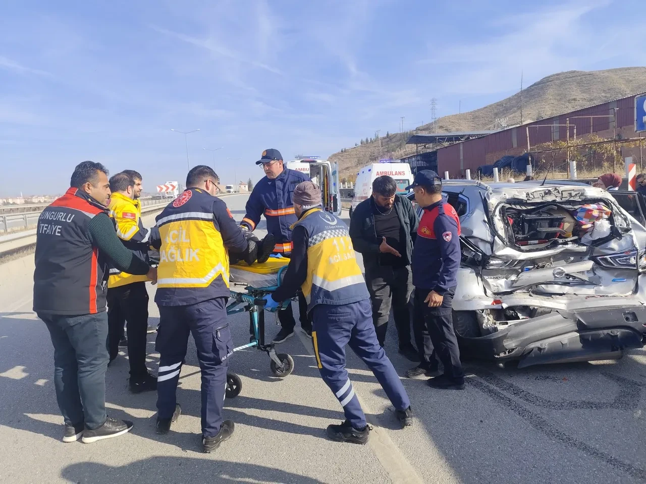 Çorum'da cip ve kamyon çarpıştı: 5 yaralı