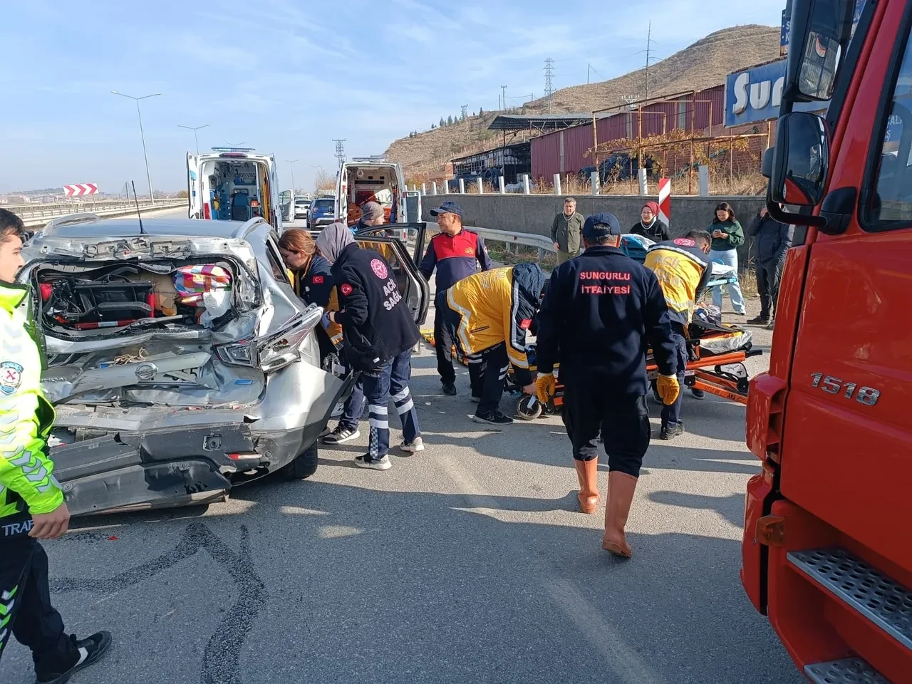 Çorum'da cip ve kamyon çarpıştı: 5 yaralı