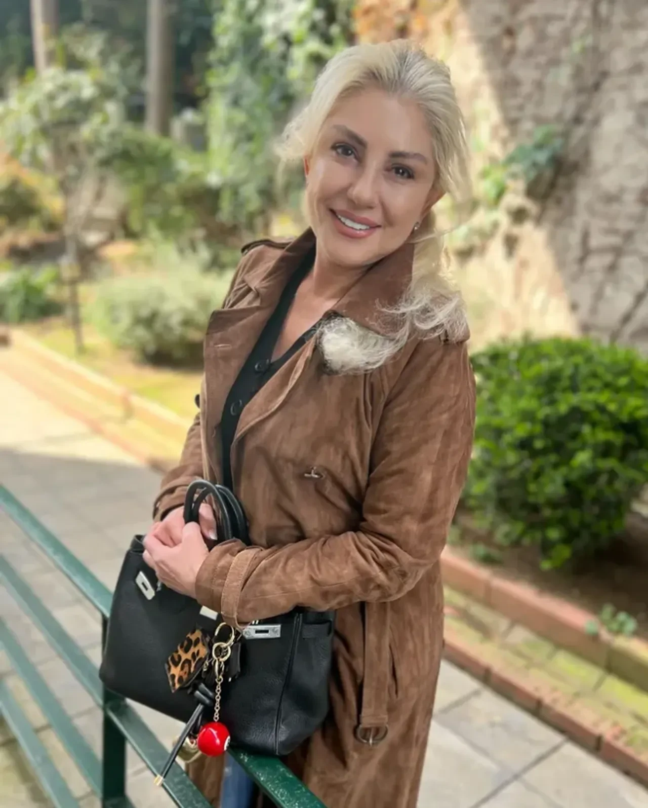 Dolandırıcılar Muazzez Ersoy'un peşini bırakmıyor! Takipçilerini uyardı 