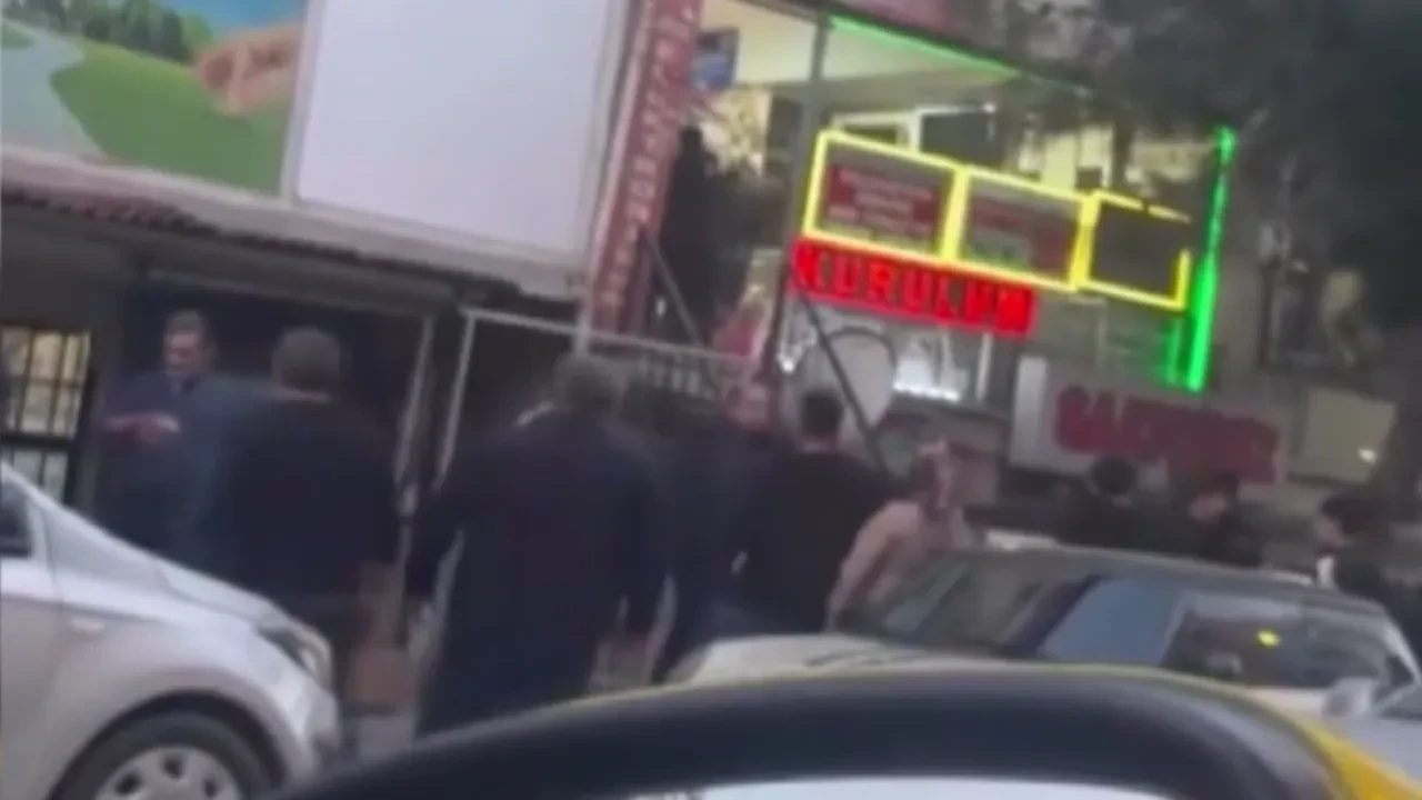 Esenyurt'ta genç kız dehşeti yaşadı, çığlıkları sokağı inletti: Mahalleli, sapık adamı öldüresiye dövdü