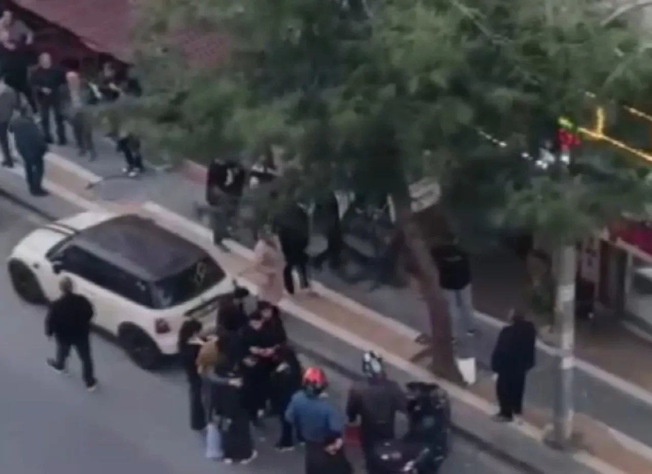 Esenyurt'ta genç kız dehşeti yaşadı, çığlıkları sokağı inletti: Mahalleli, sapık adamı öldüresiye dövdü