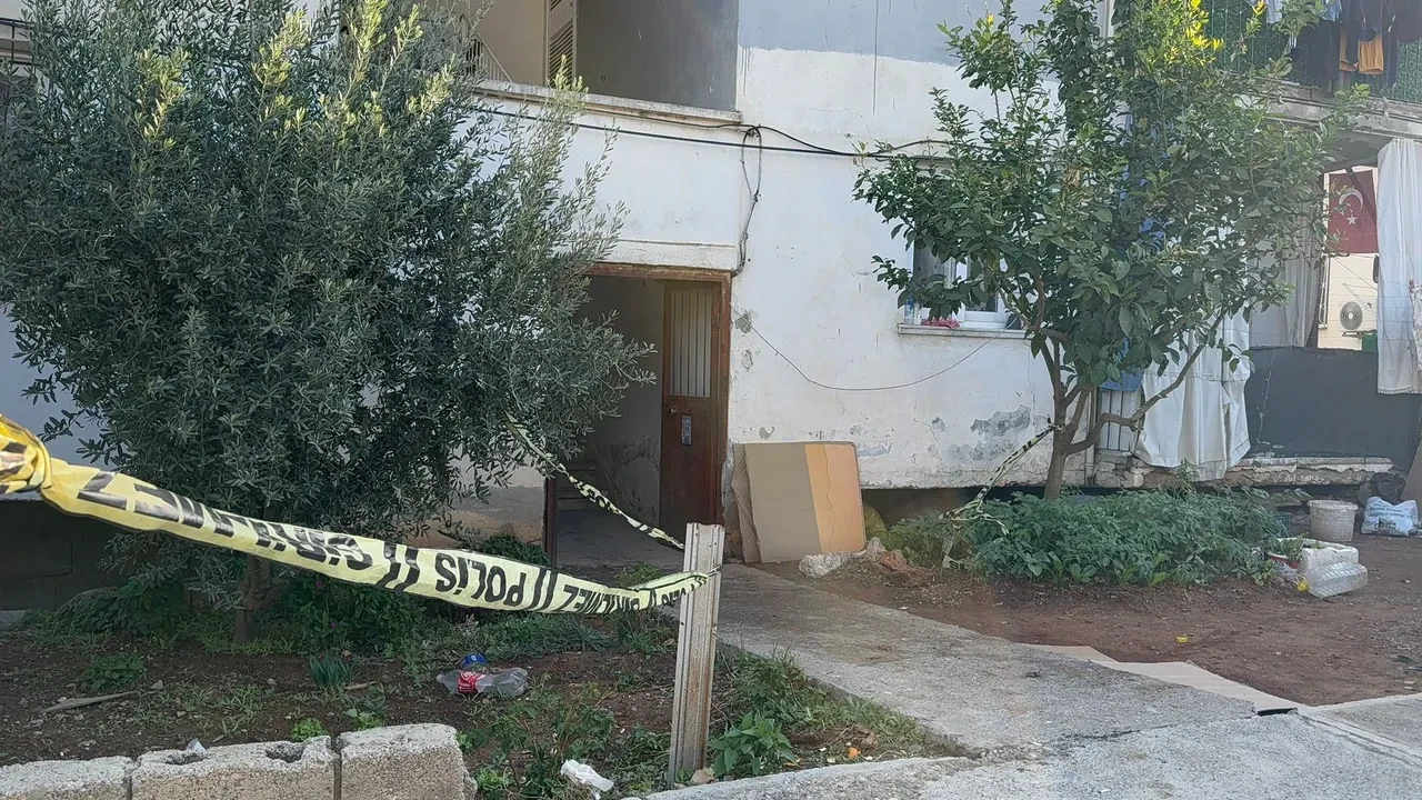 Mersin'de kan donduran olay! Uzaklaştırma kararı aldırdığı için eşini öldürdü