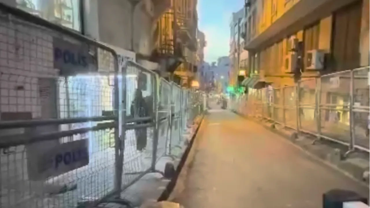 Papa geldi, İstanbul'da yollar kapandı