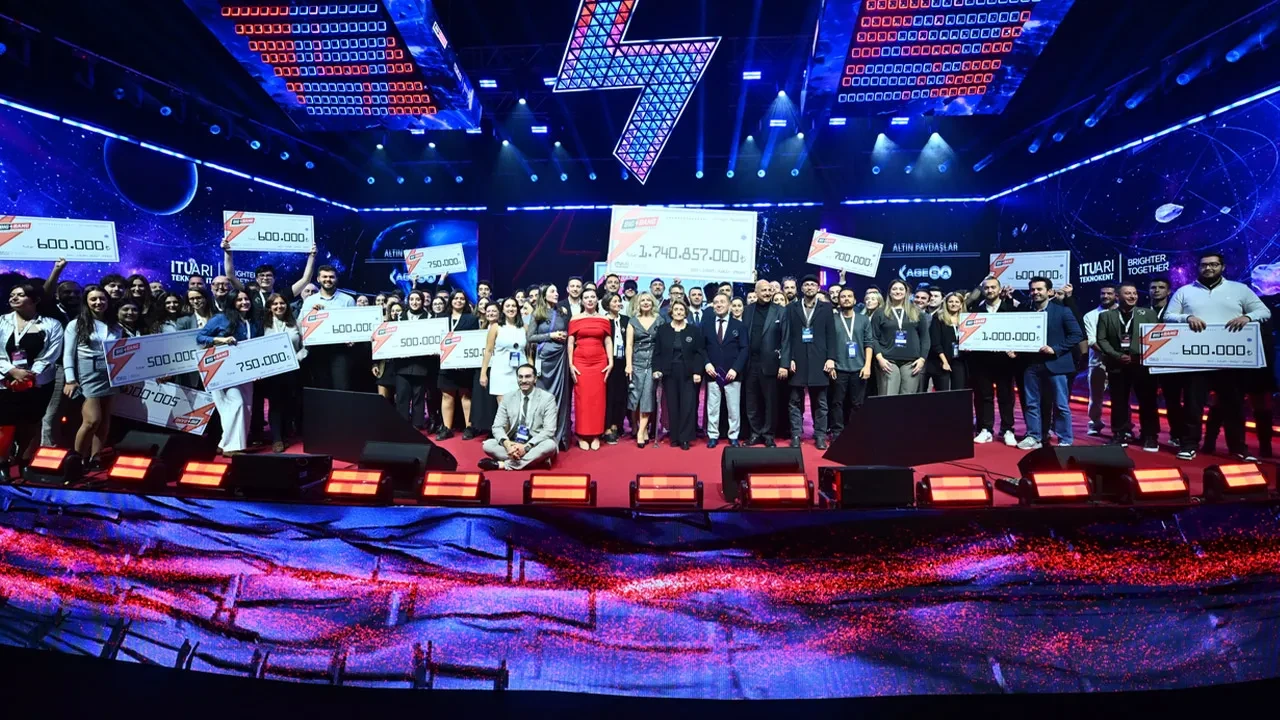 Türkiye’nin en büyük girişimcilik etkinliğinde 1,74 milyar TL’yi aşan ödül ve yatırım açıklandı
