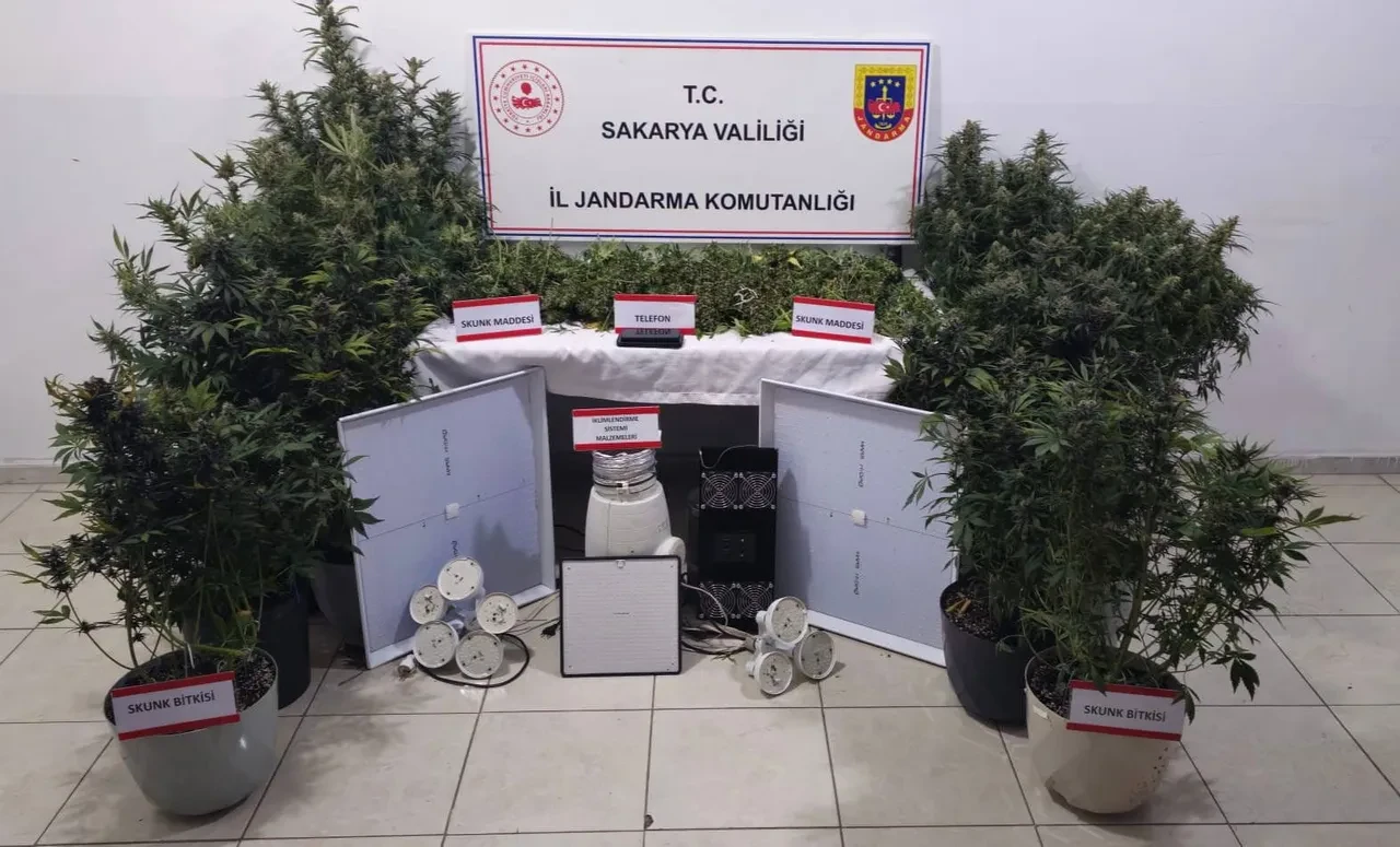 Uyuşturucu operasyonundan şok görüntü! Evini imalathaneye çevirmiş