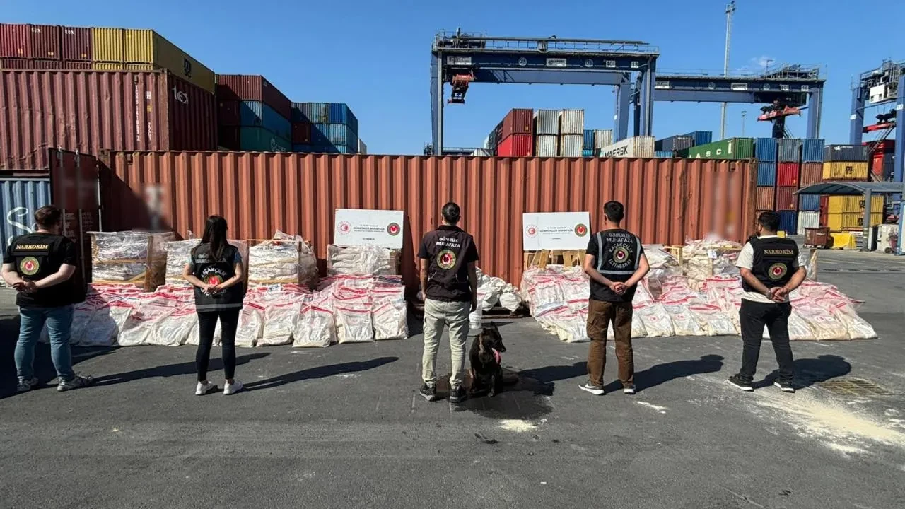 Uyuşturucu şebekesine büyük darbe! Kokain sevkiyatı polise takıldı