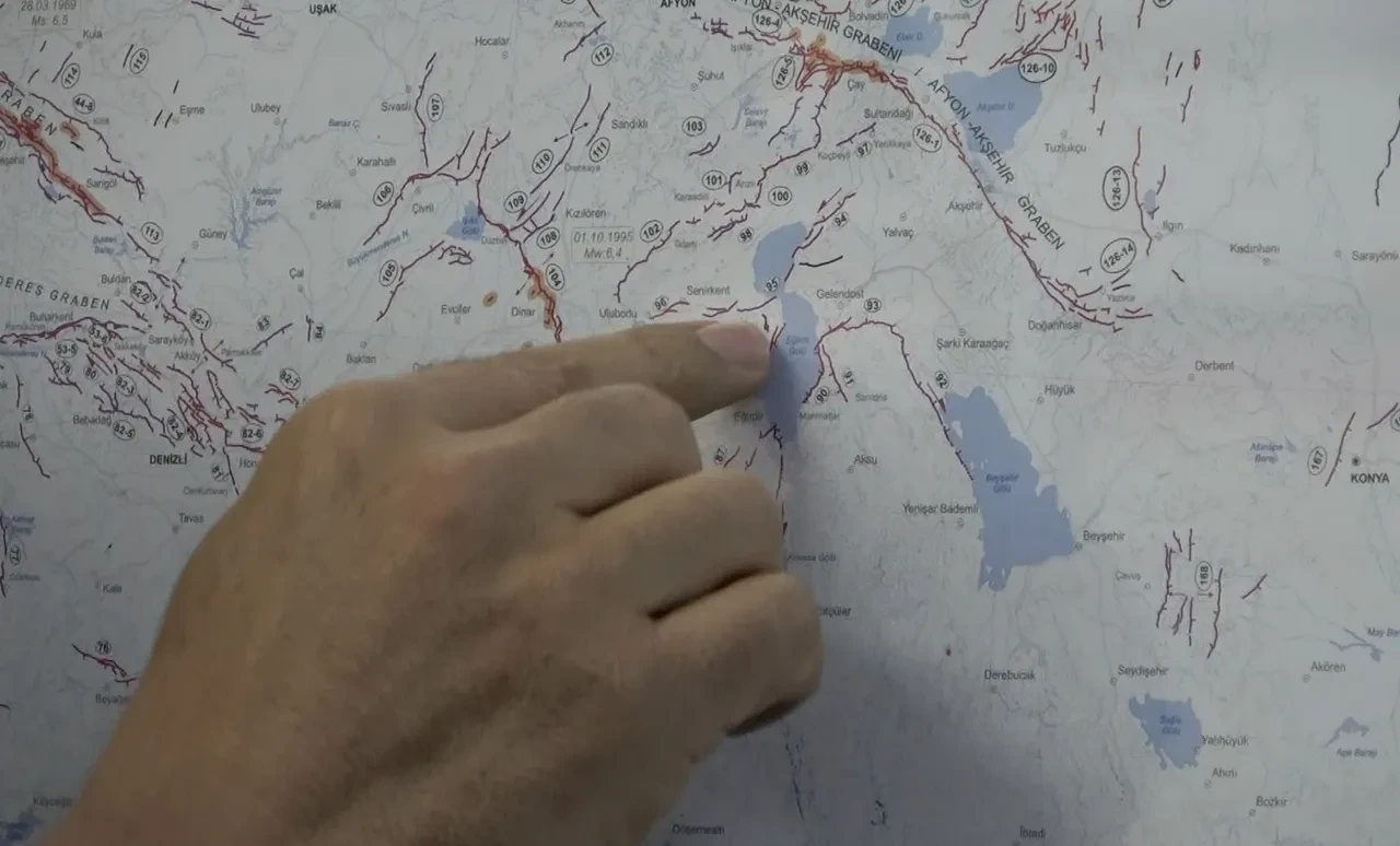 Uzman isim 'ilçe felakete sürükleniyor' diyerek uyardı! Önlem alınmazsa binalar çökecek ve yangınlar meydana gelecek