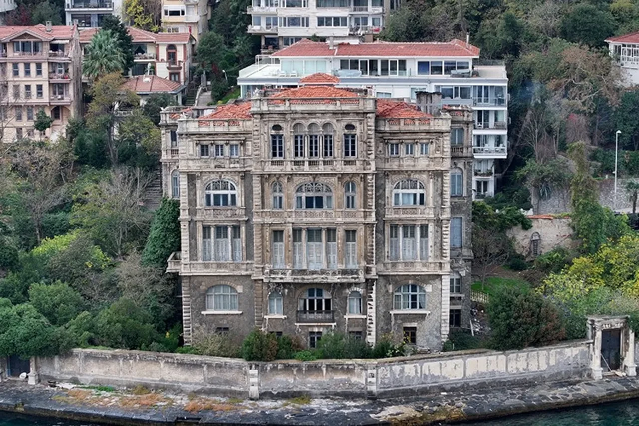 Zeki Paşa Yalısı’ndaki rutubet ve selam vermeyen padişah parası