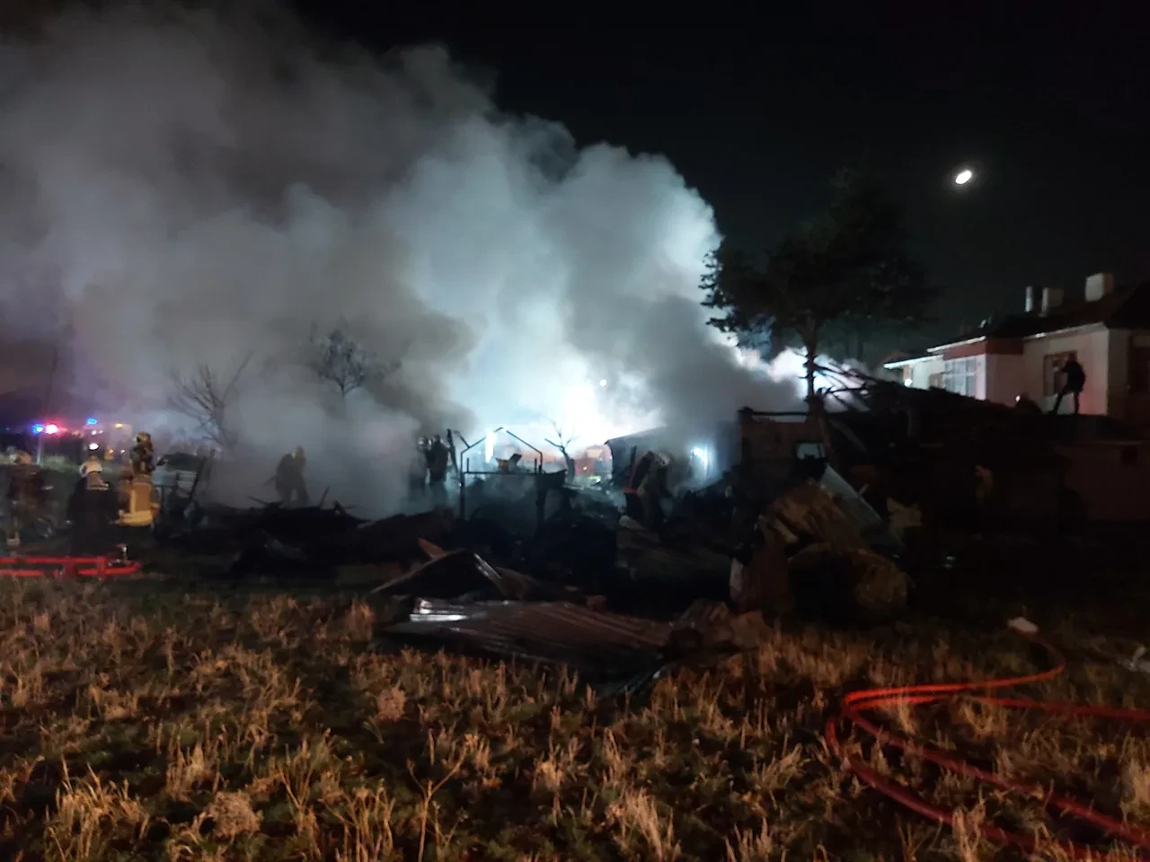 Ankara'da korkutan yangın: Engelli 3 kardeşi komşuları kurtardı