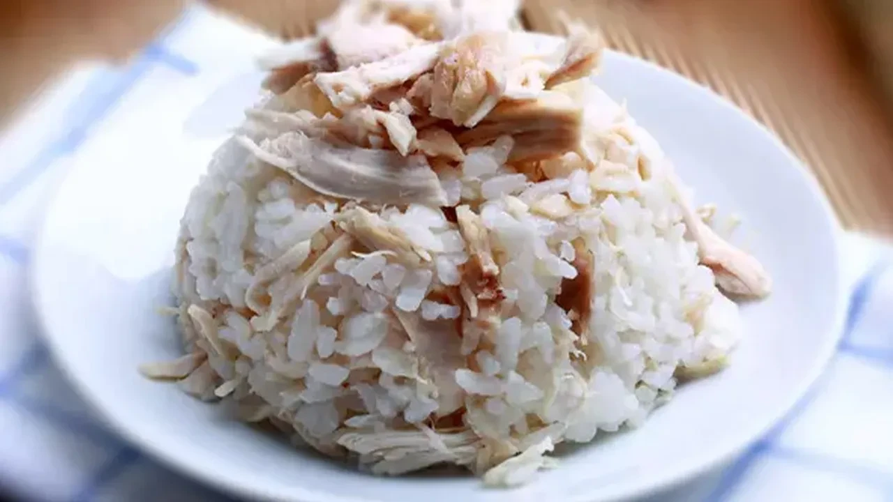 Avcılar'da zehirlenme şüphesi! Tavuk pilavdan 8 kişi hastanelik oldu