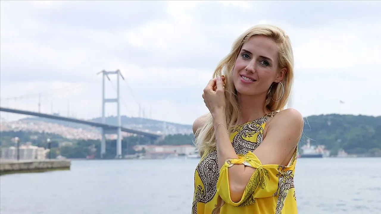 Bakırköy'de alışveriş çılgınlığı! Saatlerce kuyrukta beklediler