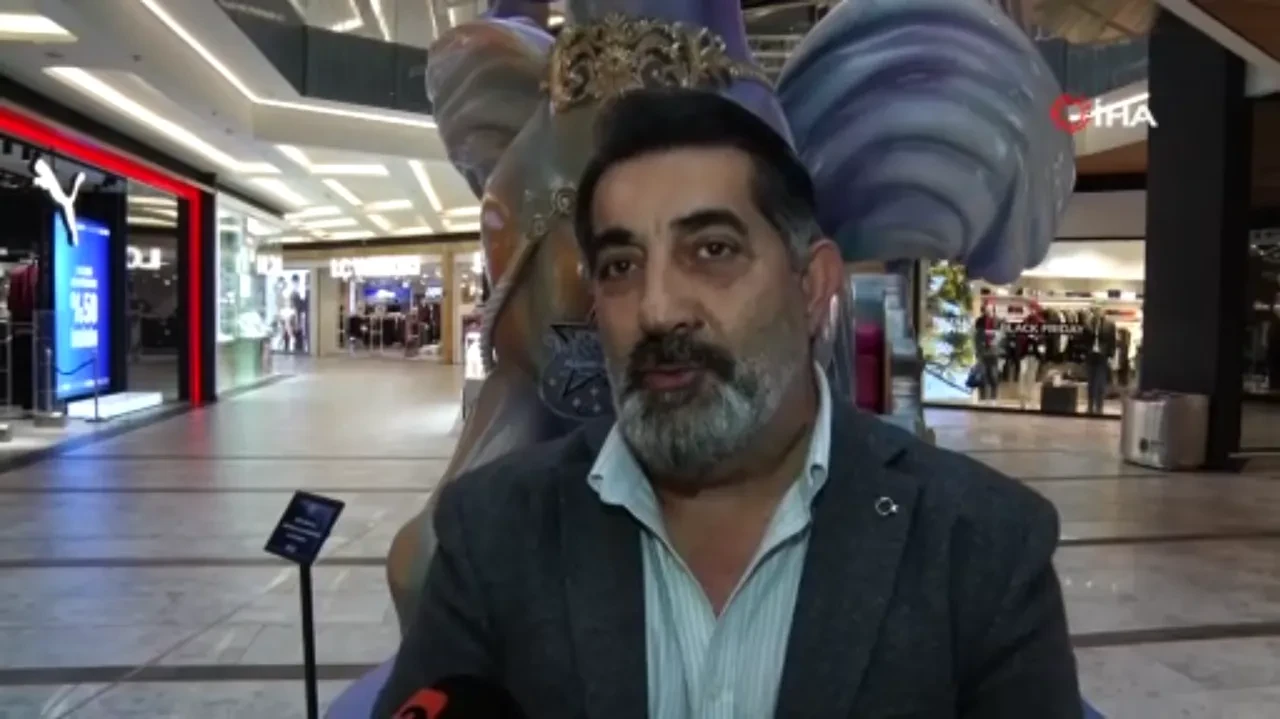 Bakırköy'de alışveriş çılgınlığı! Saatlerce kuyrukta beklediler