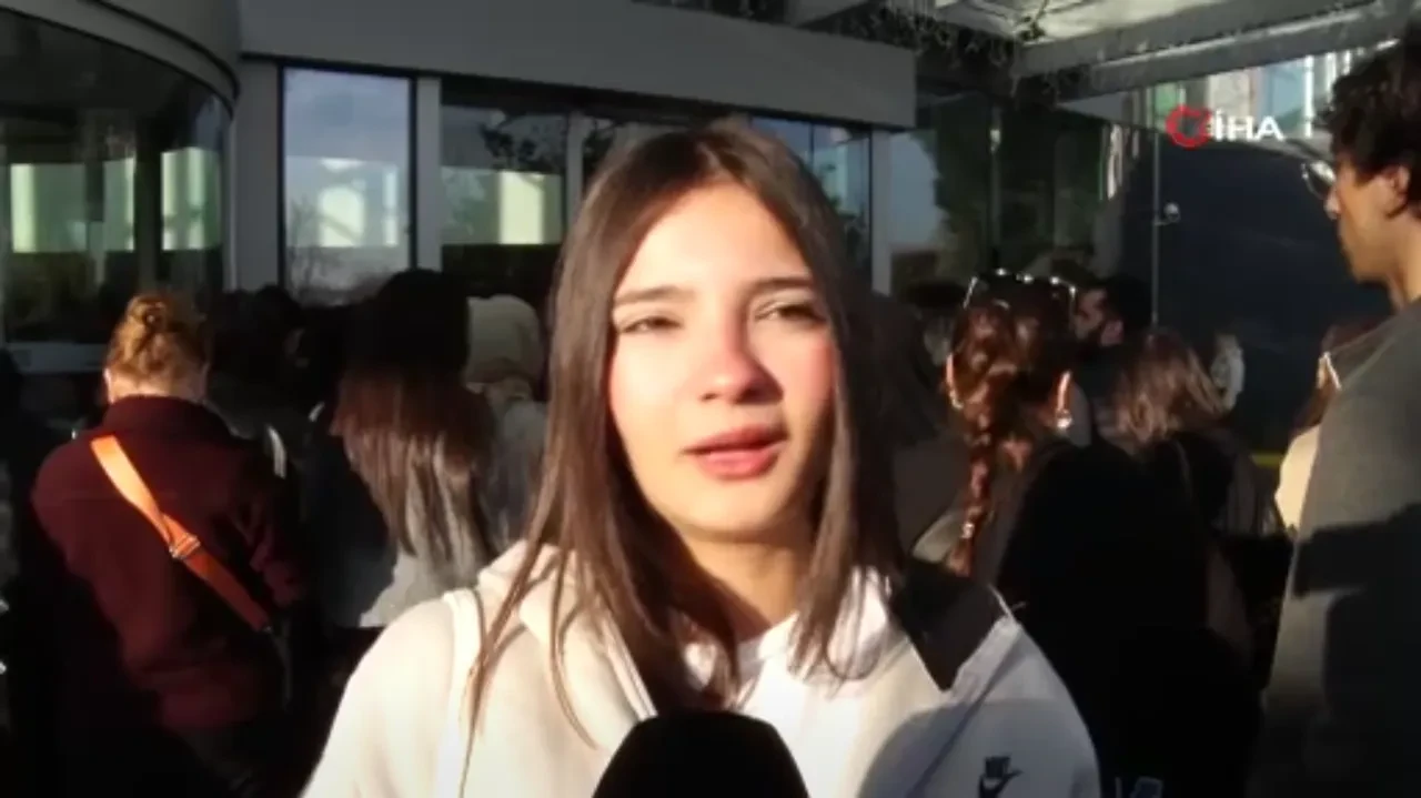 Bakırköy'de alışveriş çılgınlığı! Saatlerce kuyrukta beklediler