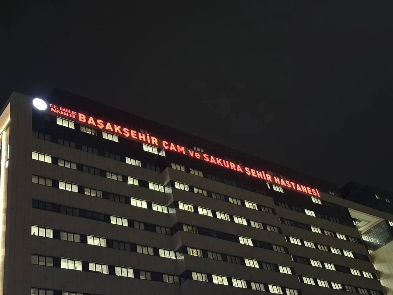 Başakşehir'de okulda zehirlenme! Çok sayıda öğrenci hastaneye kaldırıldı: Kantinciler gözaltında