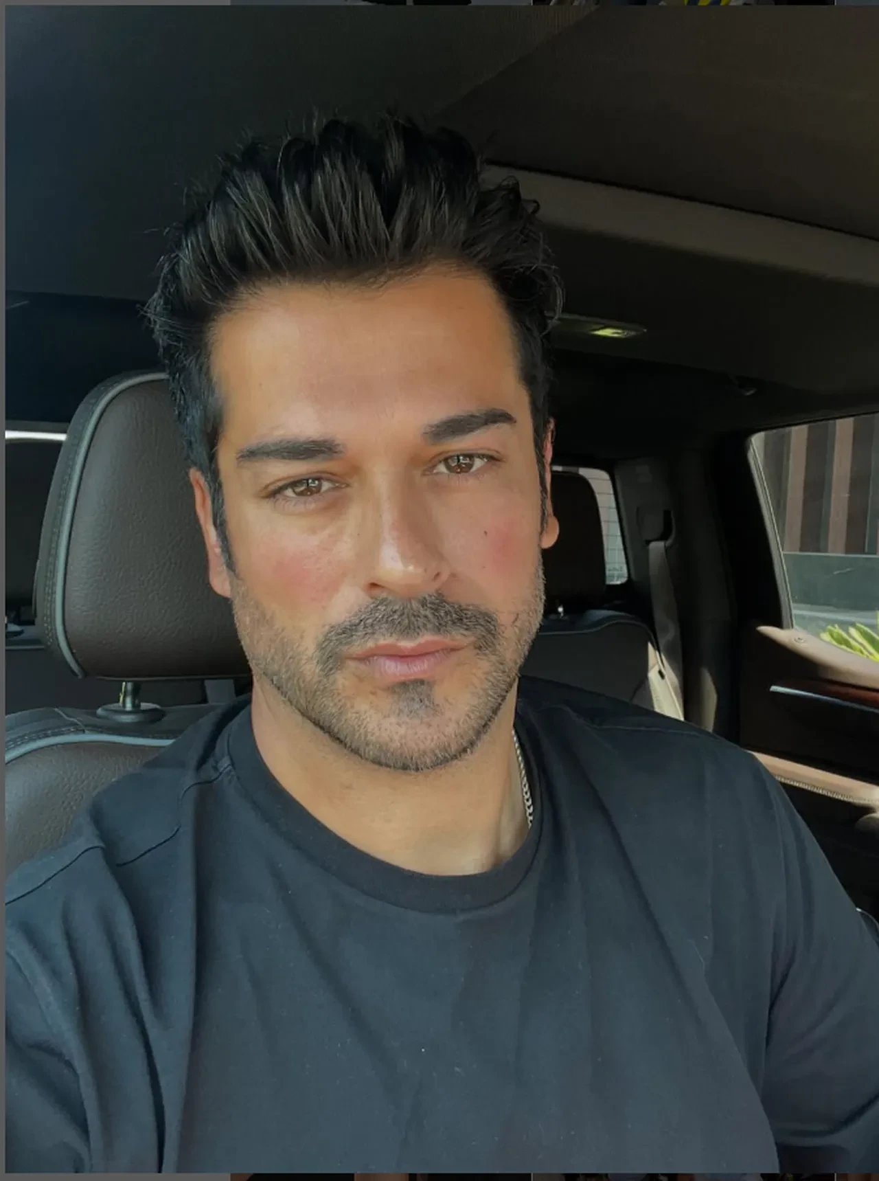 Burak Özçivit tek kişilik oyunuyla turneye çıkıyor! Başlayacağı yer ve tarih belli oldu 