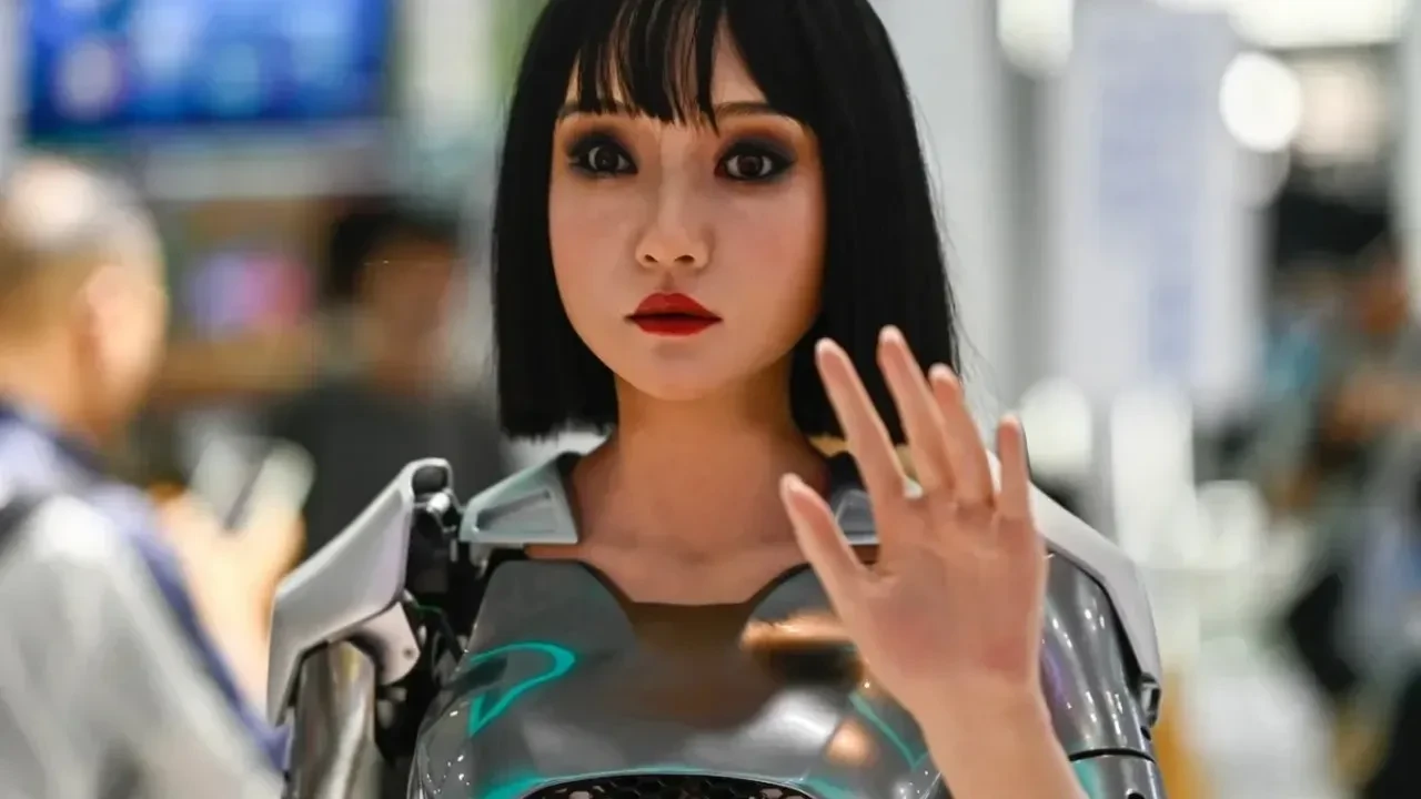 Çin’den insansı robot uyarısı: Sektörde bir balon şişmeye başladı
