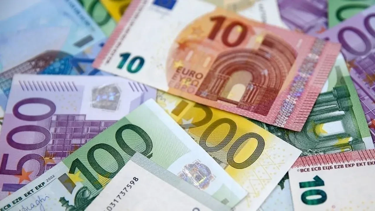 Dolar yükselişte, Euro düşüşte: İşte 28 Kasım 2025 güncel döviz kurları