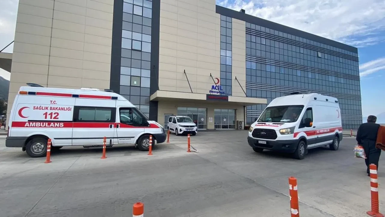 Dur durak bilmiyor! Özel okulda zehirlenme şoku: 33 öğrenci ve 1 öğretmen hastaneye kaldırıldı