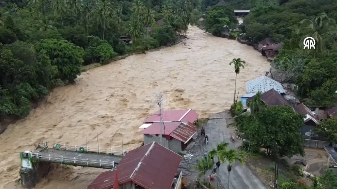 Endonezya felaketi yaşıyor! Sel ve toprak kaymasında bilanço ağırlaşıyor