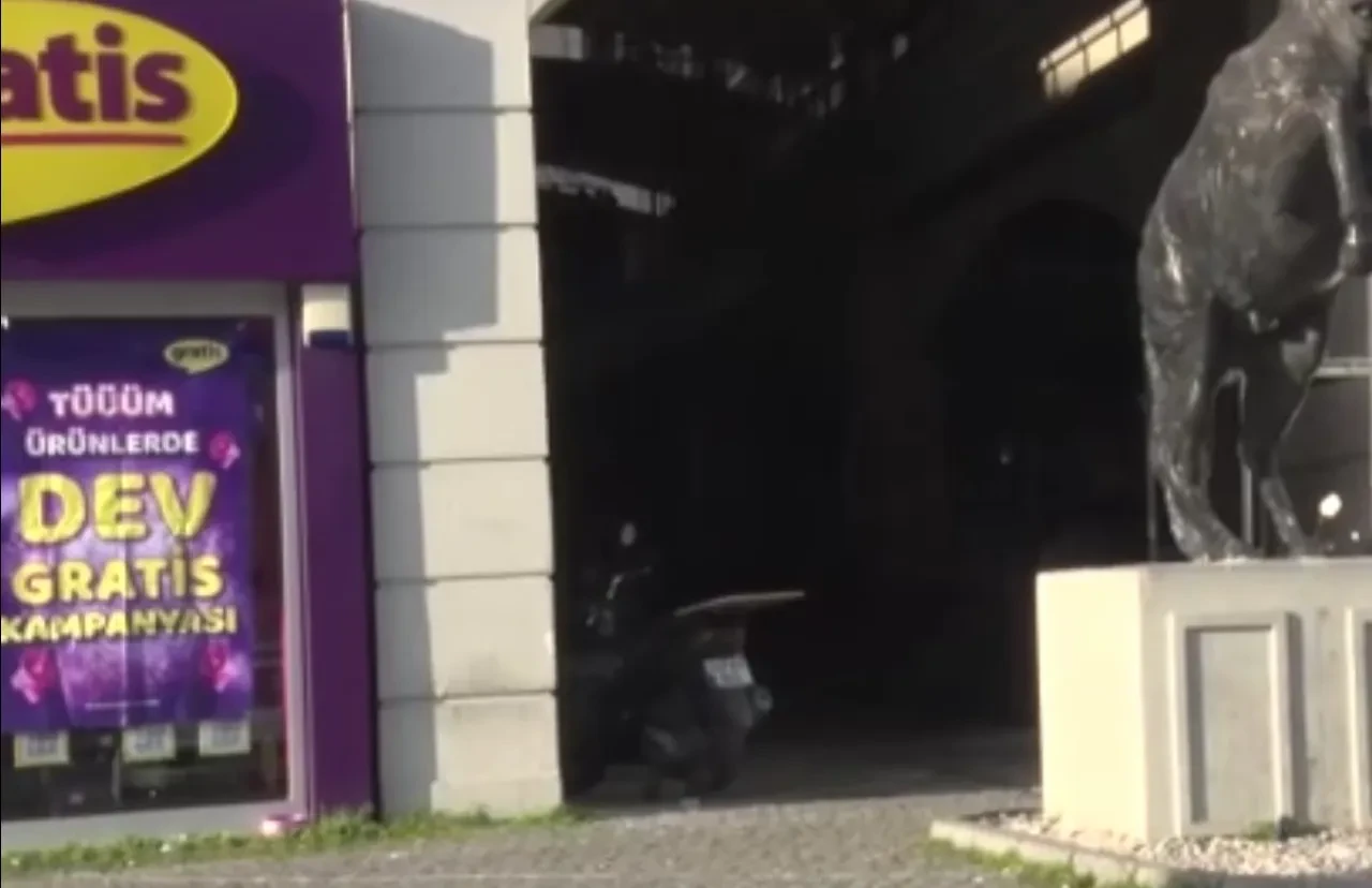 Esenyurt'ta otele el bombası atıldı! Polisler bölgede, geniş güvenlik önlemi alındı