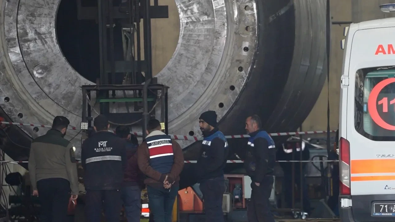 Fabrikada iş kazası: 3 tonluk sacın altında kalan 2 işçi vefat etti