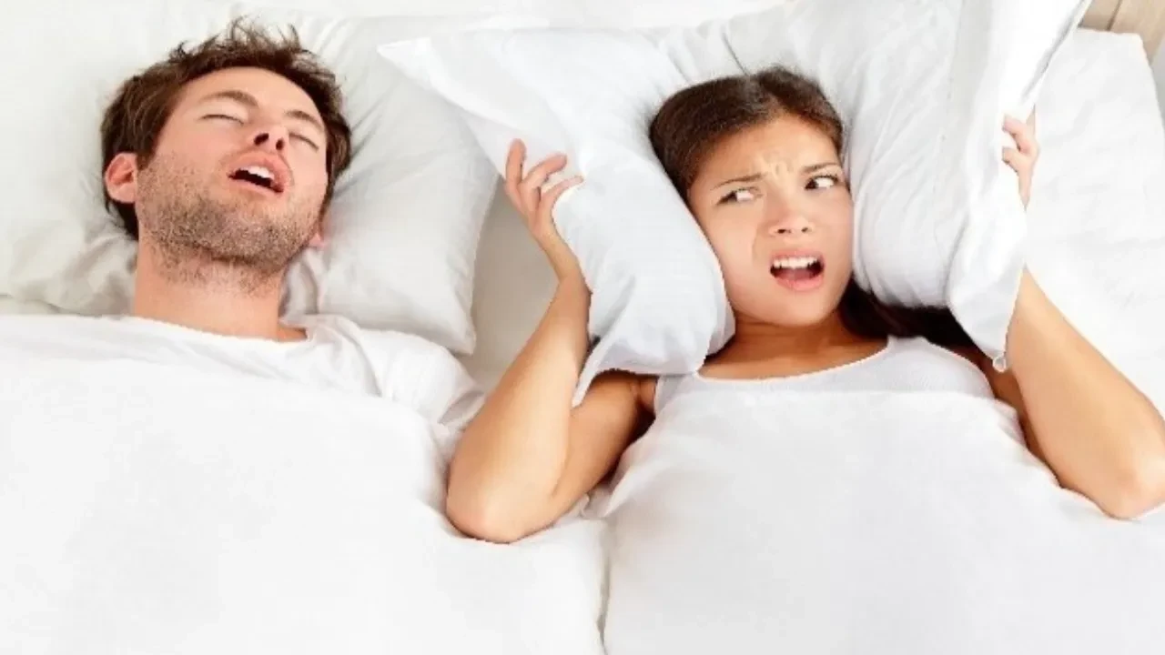 Horlamayıp adeta kükreyenler bu haber tam sizlik! İşte horlamayı kökünden bitirecek olan doğal yöntemler