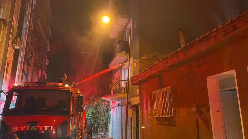 Aydın'da müstakil bir evde çıkan yangın sonrası yaşlı kadın evsiz kaldı