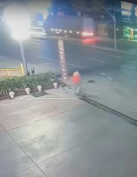 Kocaeli'de akıl almaz benzinlik kavgası! Çalışanı darbedip yola kadar kovaladılar