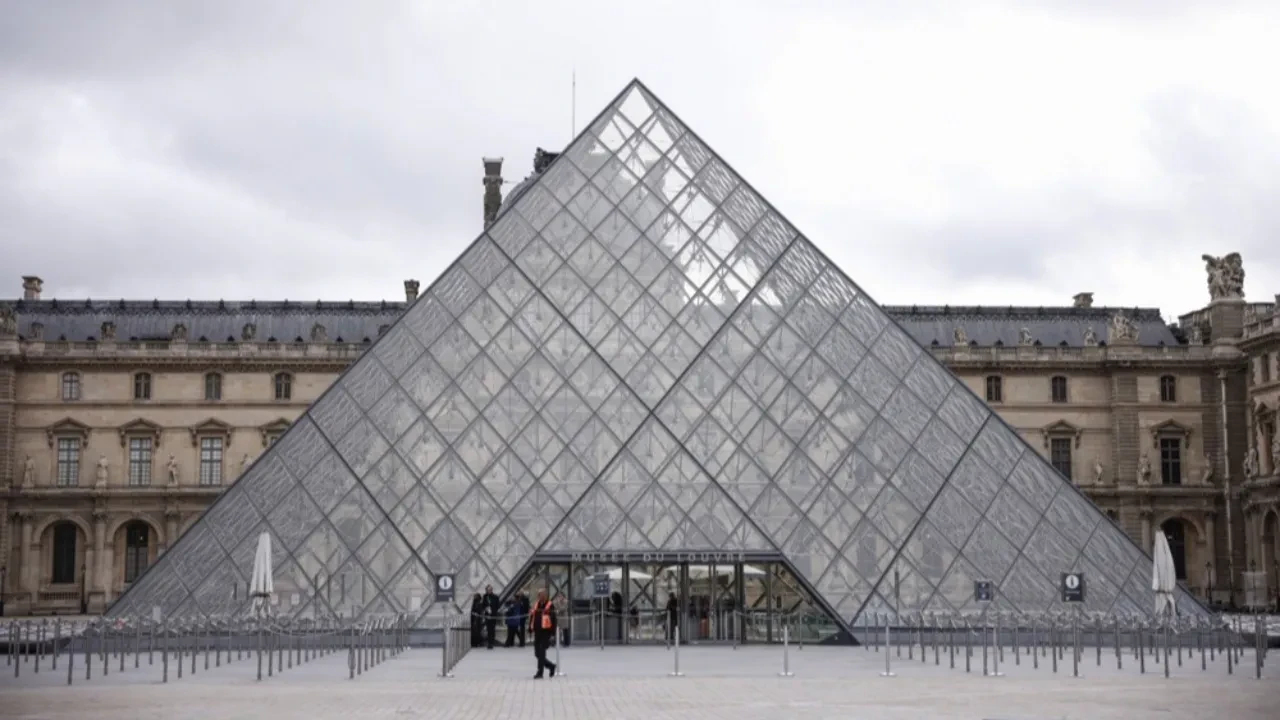 Louvre soygununun faturası turistlere kesildi! Avrupalı olmayan ziyaretçilerin girişine yüzde 45 zam