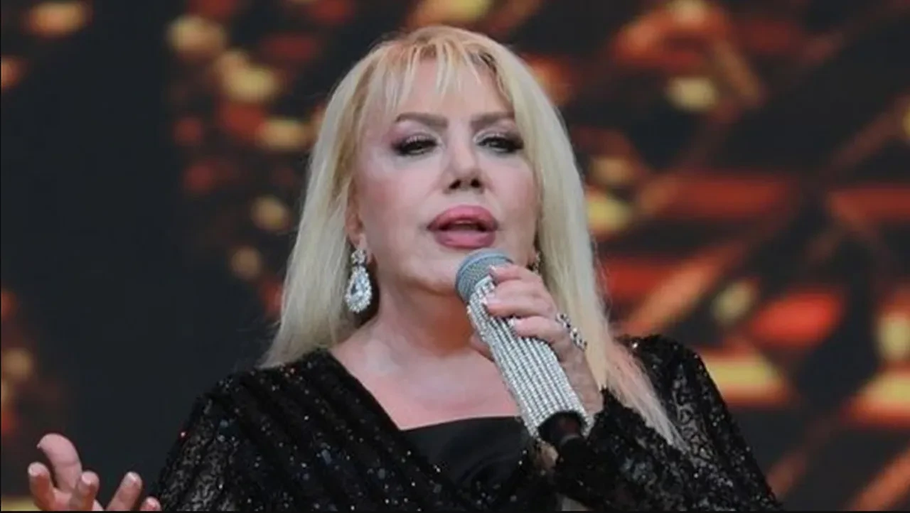 Mine Koşan müzikalden çıkarıldı! Çağla Şıkel kavga ettiği iddialarına cevap verdi