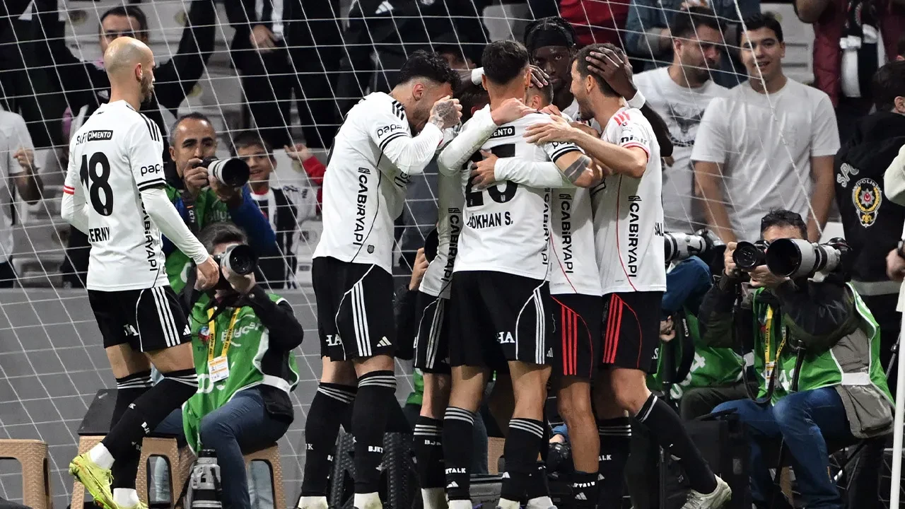 Sergen Yalçın Ocak ayı planına başladı! Beşiktaş'ta 4 mevkiye transfer atağı